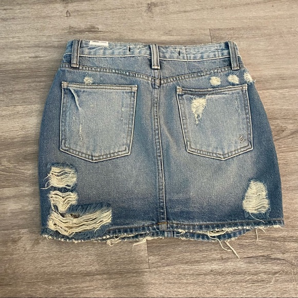 Lovers & Friends distressed denim skirt - Picture 4 of 10